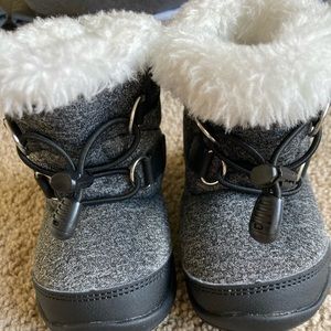 New baby snow boots us size 4